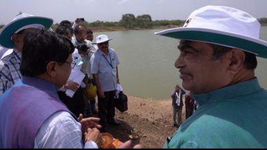 Photo of अकोला: वनी, रंभापुर और बाबुलगाँव में निर्माणाधीन अमृत सरोवर परियोजनाओं का आज केंद्रीय मंत्री नितिन गडकरी ने किया अवलोकन